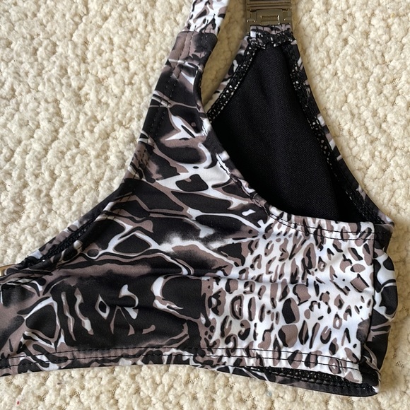 Bikini - Picture 10 of 15